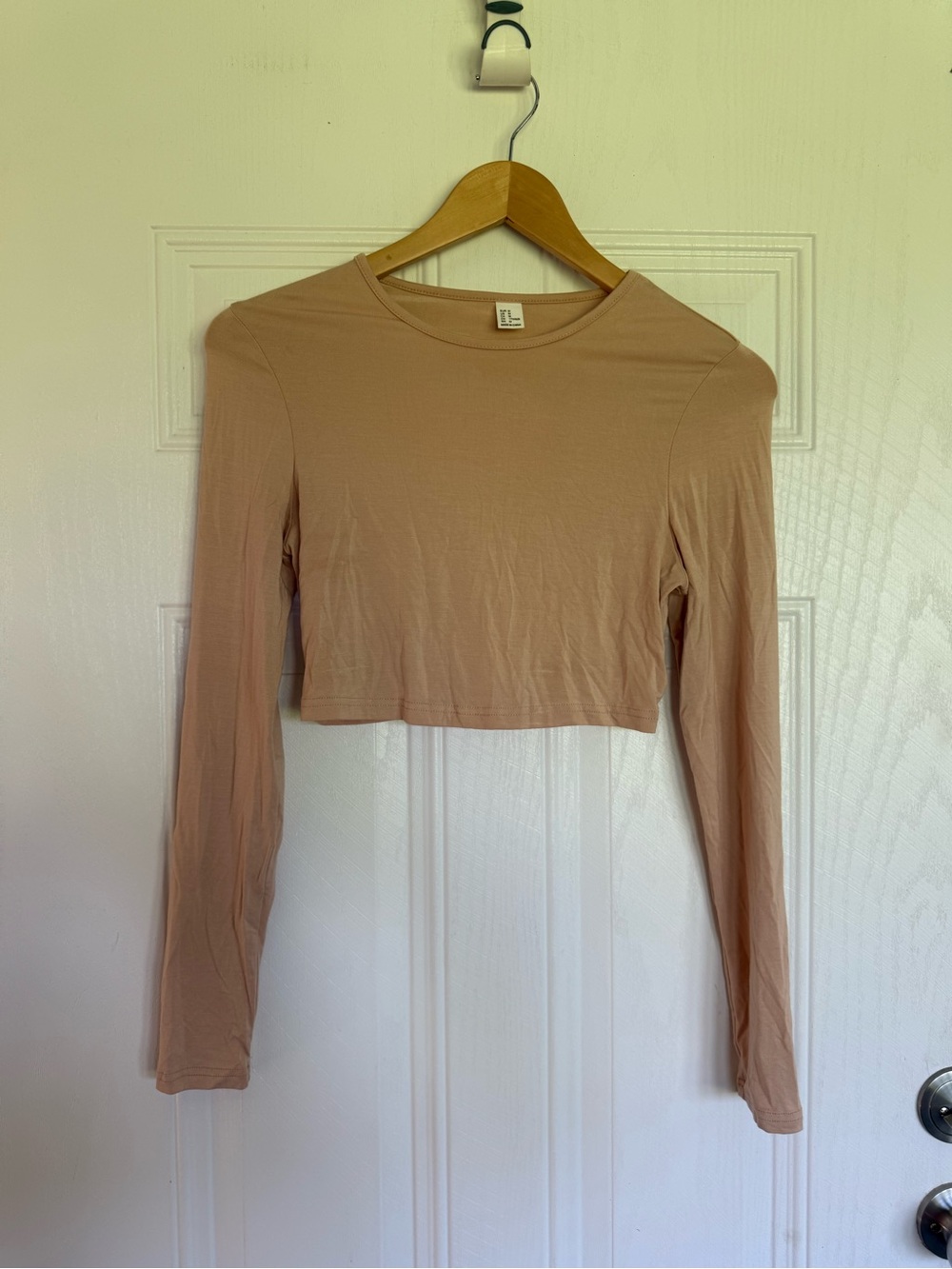 2 for $10 sale: H&M beige tan long sleeve crop top